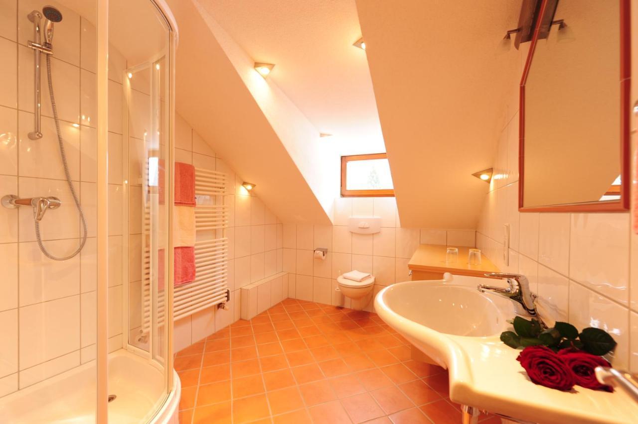 Haus Enzian Bed & Breakfast Санкт Антон ам Арлберг Стая снимка