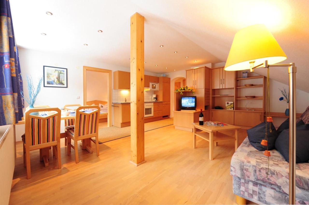 Haus Enzian Bed & Breakfast Санкт Антон ам Арлберг Стая снимка