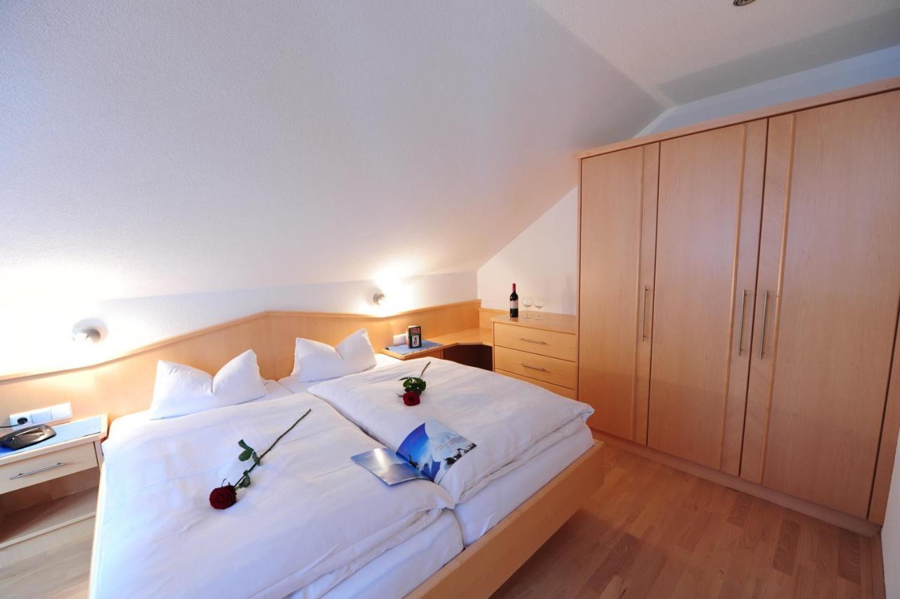 Haus Enzian Bed & Breakfast Санкт Антон ам Арлберг Стая снимка