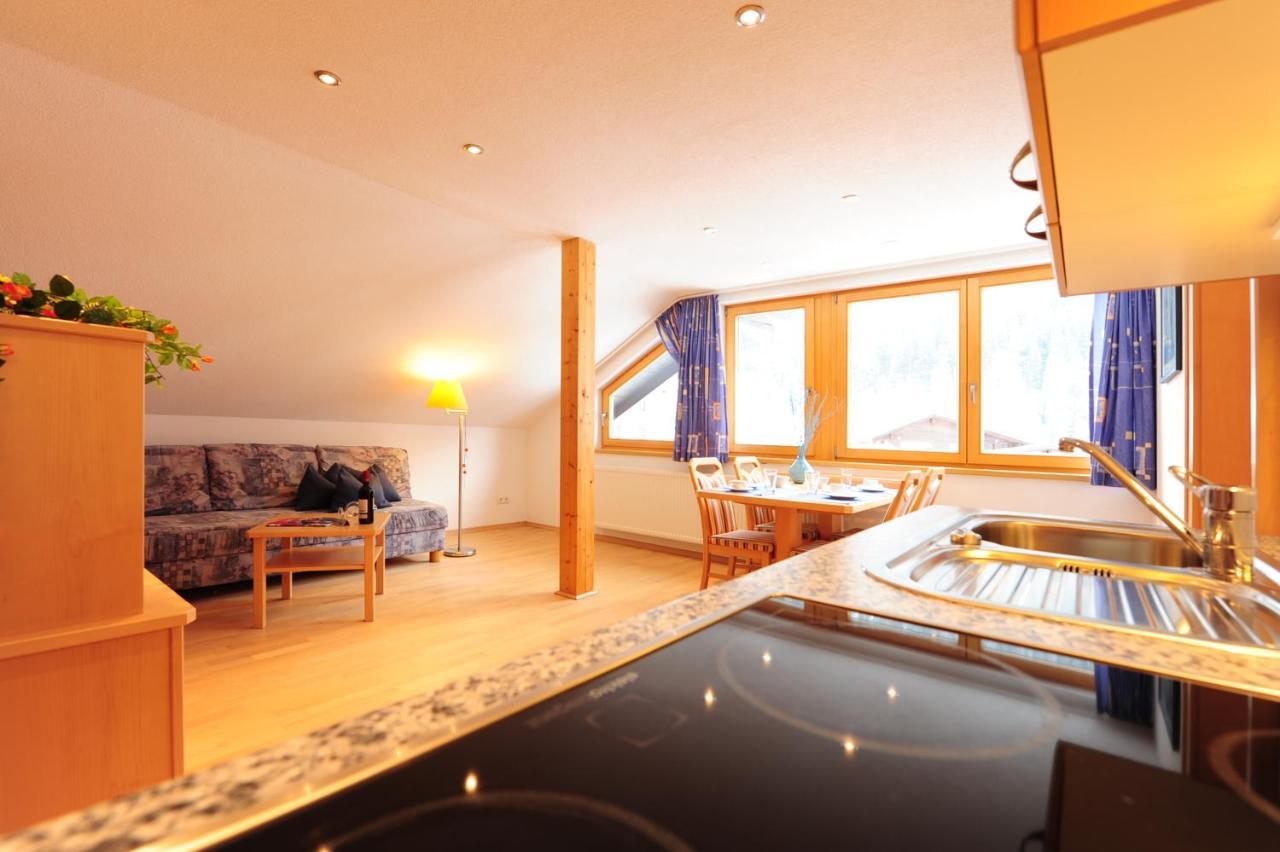 Haus Enzian Bed & Breakfast Санкт Антон ам Арлберг Стая снимка