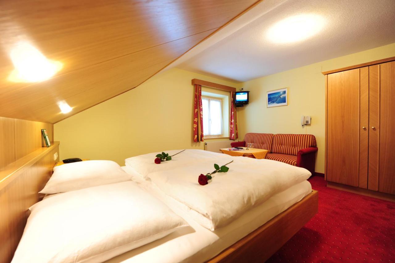 Haus Enzian Bed & Breakfast Санкт Антон ам Арлберг Стая снимка