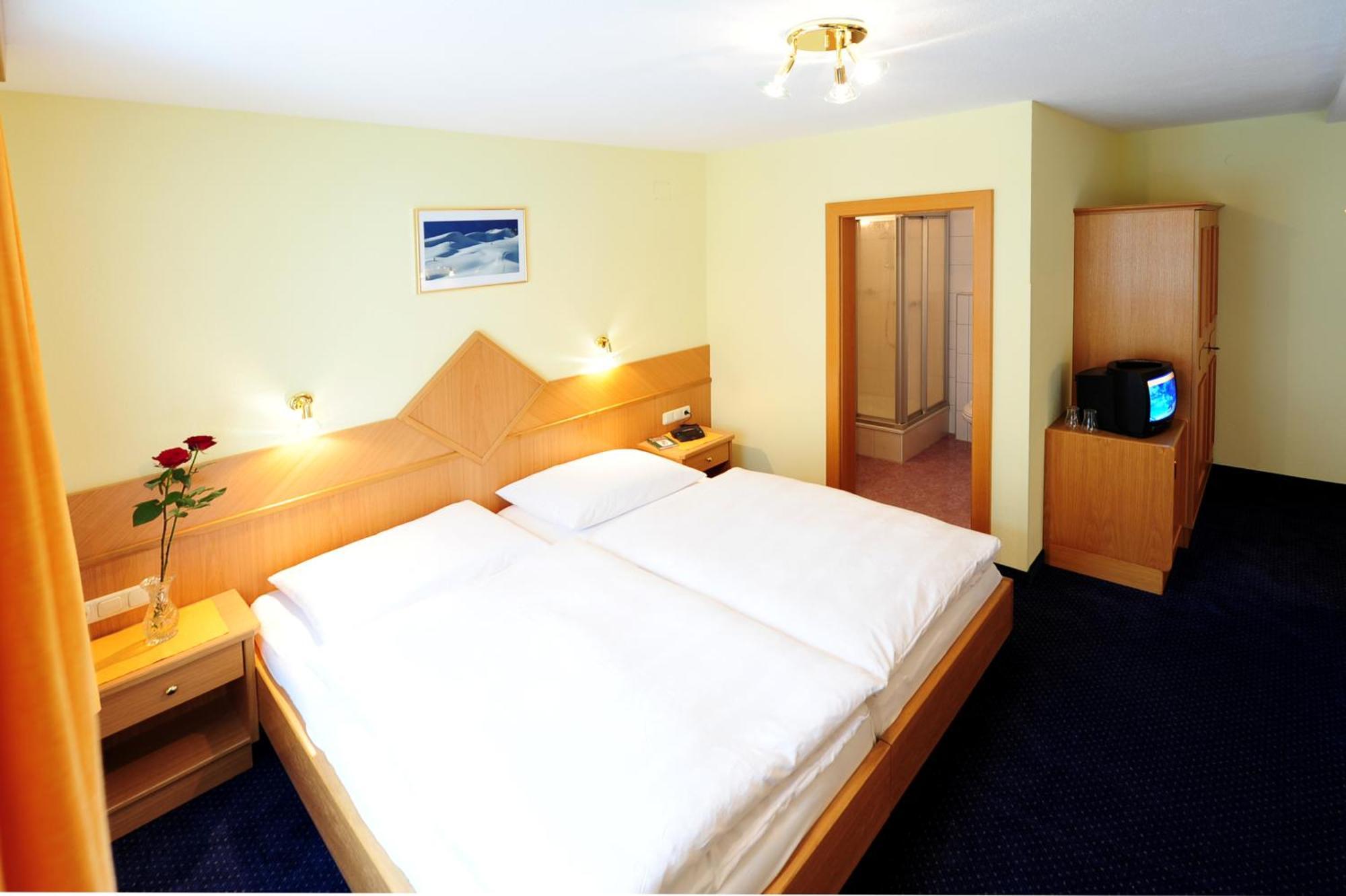 Haus Enzian Bed & Breakfast Санкт Антон ам Арлберг Екстериор снимка