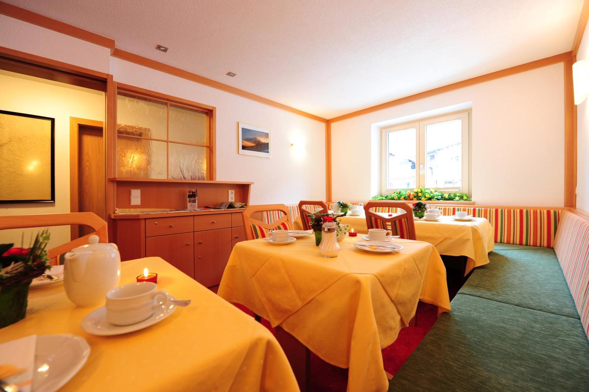 Haus Enzian Bed & Breakfast Санкт Антон ам Арлберг Екстериор снимка