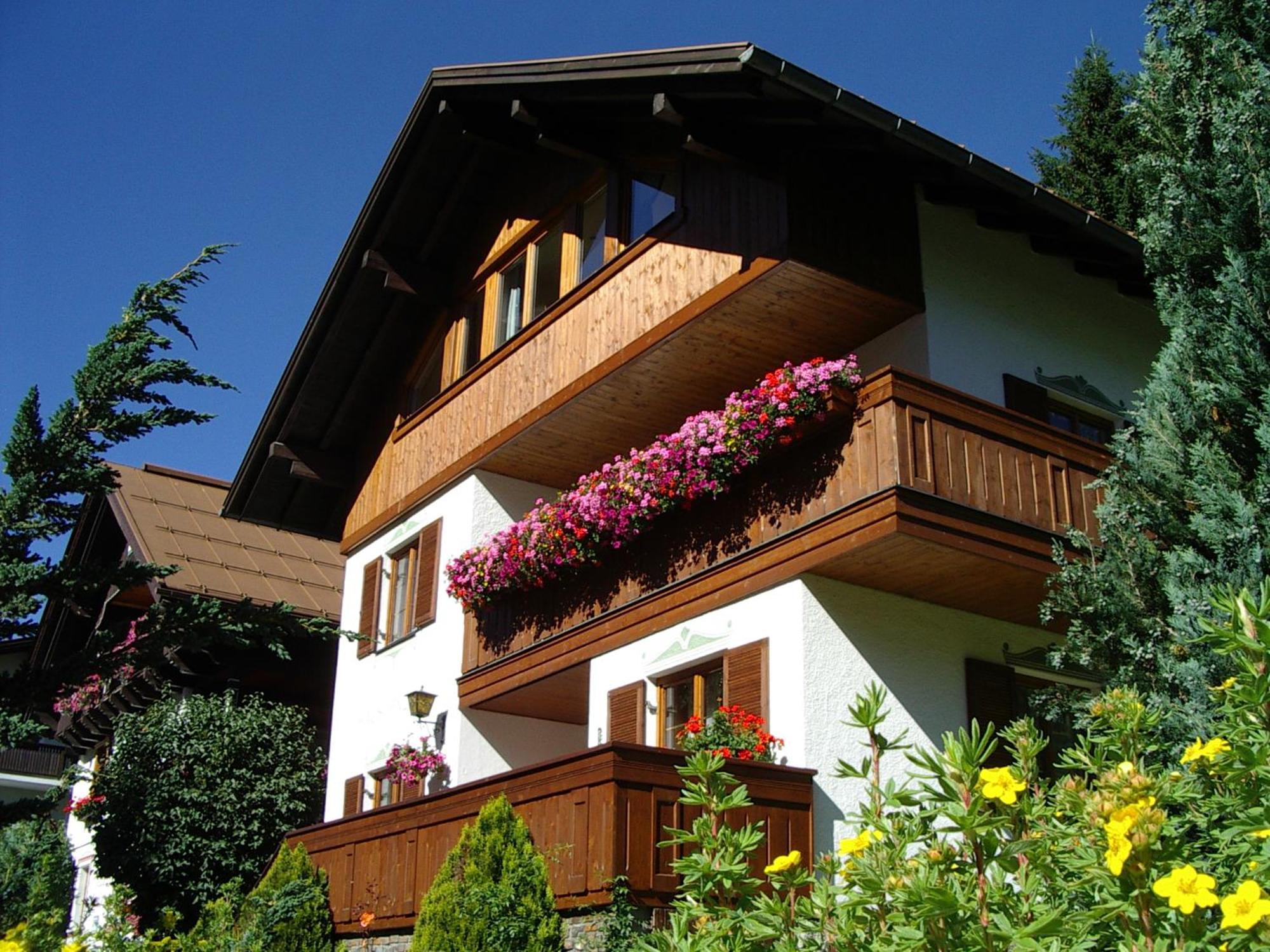 Haus Enzian Bed & Breakfast Санкт Антон ам Арлберг Екстериор снимка